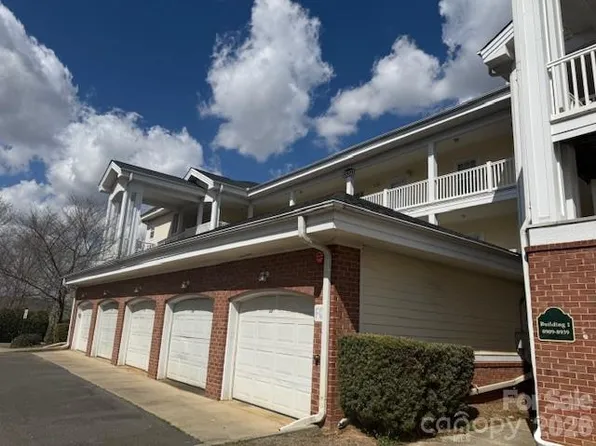 8913 Meadow Vista Rd, Charlotte, NC 28213