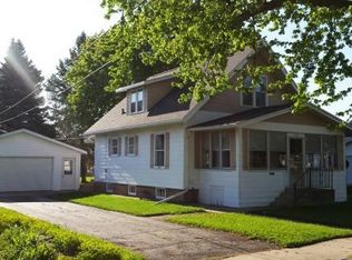 1108 Division St, New London, WI 54961