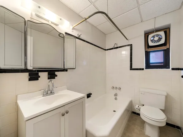 2337 Hudson Terrace image 13 of 23