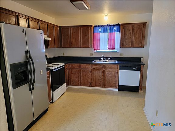 5th image of 305 N Main St