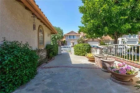 12022 Falcon Crest Way — Photo 5