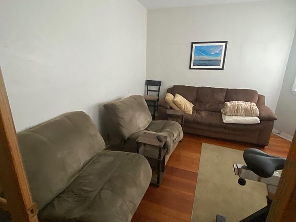 3rd image of 831 E 2nd St #1