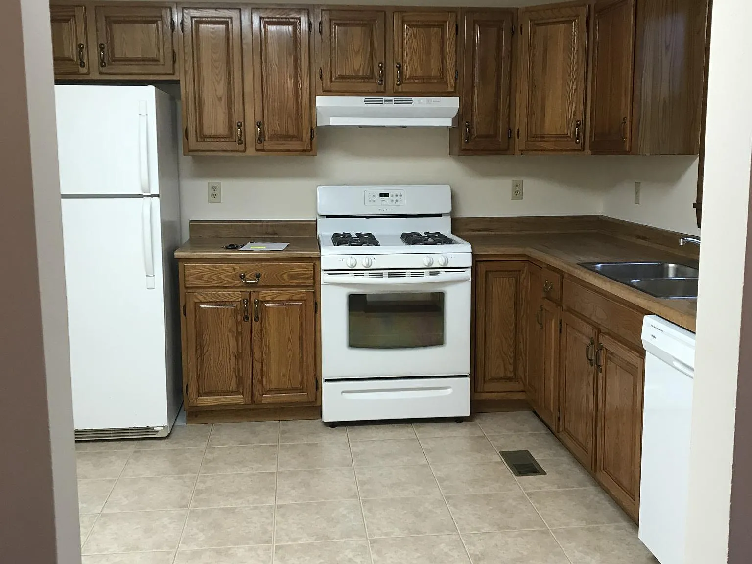 3 bed, 1.5 bath, 1250 sqft, $1,600 — Photo 4