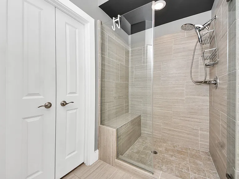 2704 Freund St — Photo 34