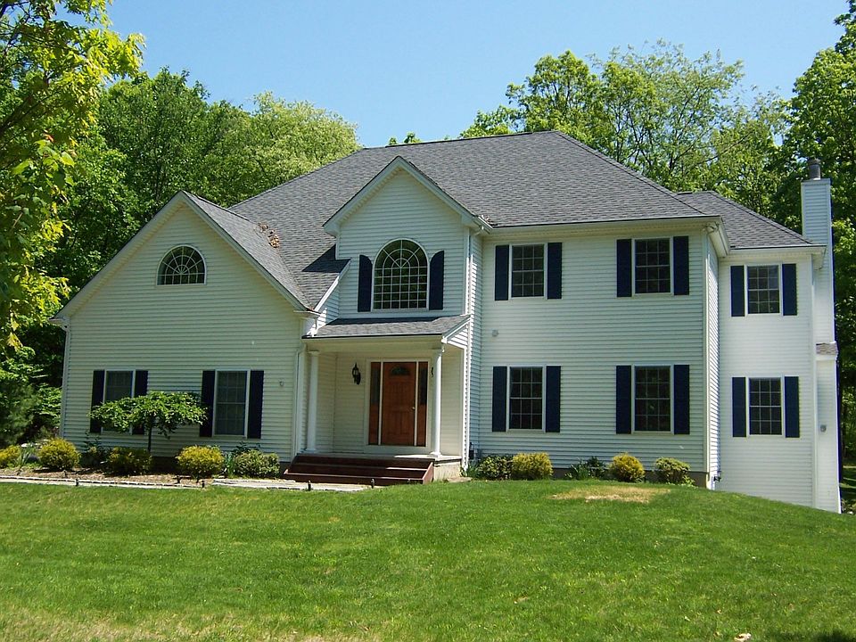 Spectacular Contemporary Colonial