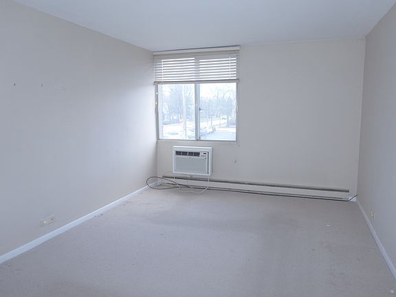 5th image of 1117 Leavitt Ave APT 203