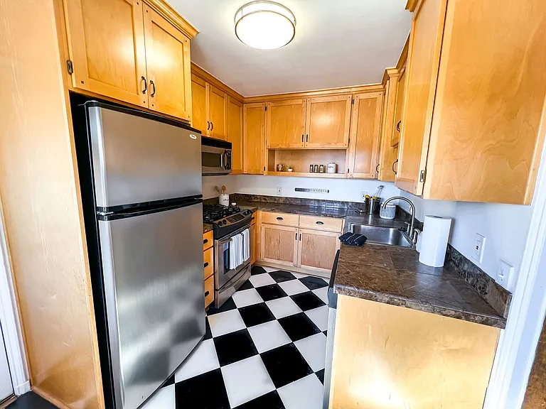 Ten-O-Five Anhalt Apartments — Photo 10