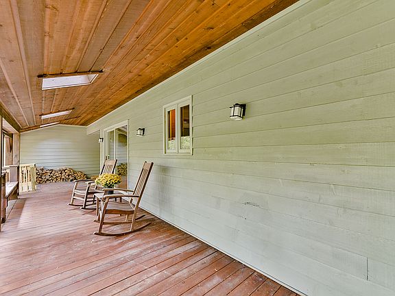 4th image of 3302 Sandalwood Ln