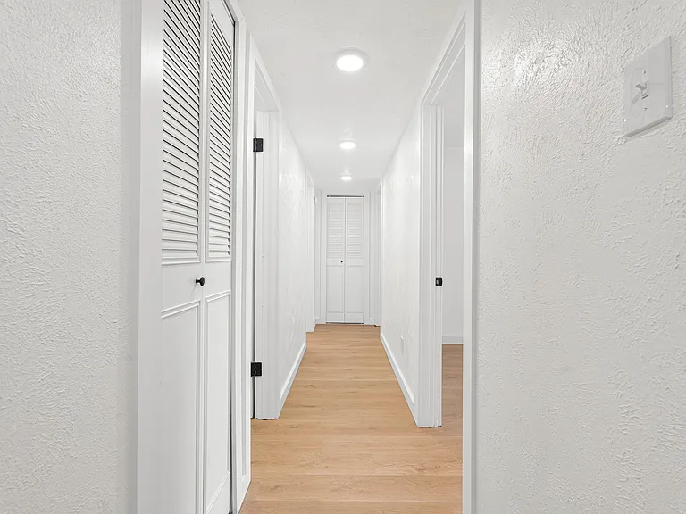 421 Parkvale Ln — Photo 7