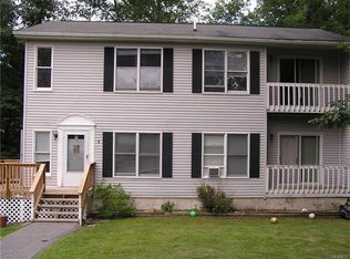 4 Hawk Nest Ln, Wallkill, NY 12589