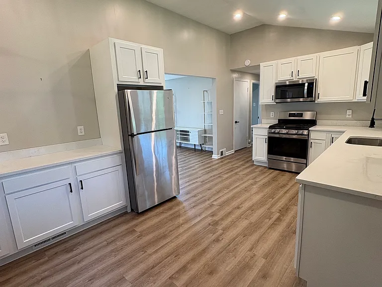 1624 Sillview Dr — Photo 28