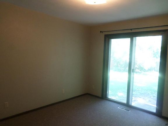 4th image of 2267 N Cedar Ave