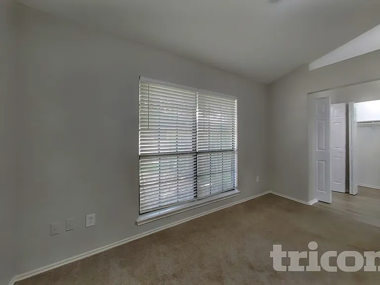 7811 Bluff Trail Dr — Photo 6