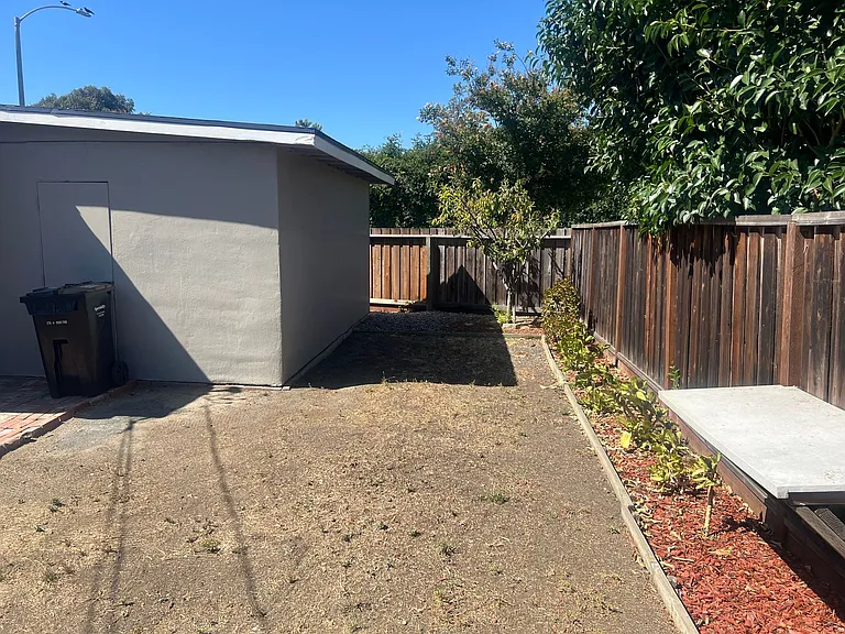 880 San Mateo Ct — Photo 13
