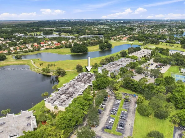 16325 Golf Club Rd APT 104, Weston, FL 33326