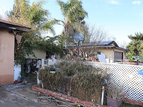 2nd image of 464 W Rialto Ave