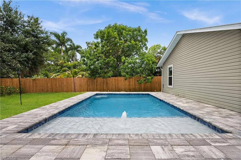 3 bed, 2.0 bath, 1050 sqft, $6,000 — Photo 1