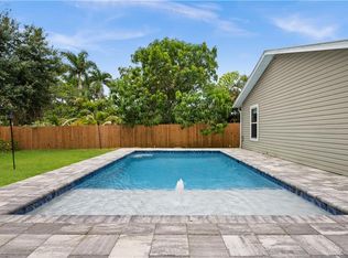 866 101st Ave N, Naples, FL 34108