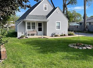 306 E Willow Dr, Round Lake Park, IL 60073