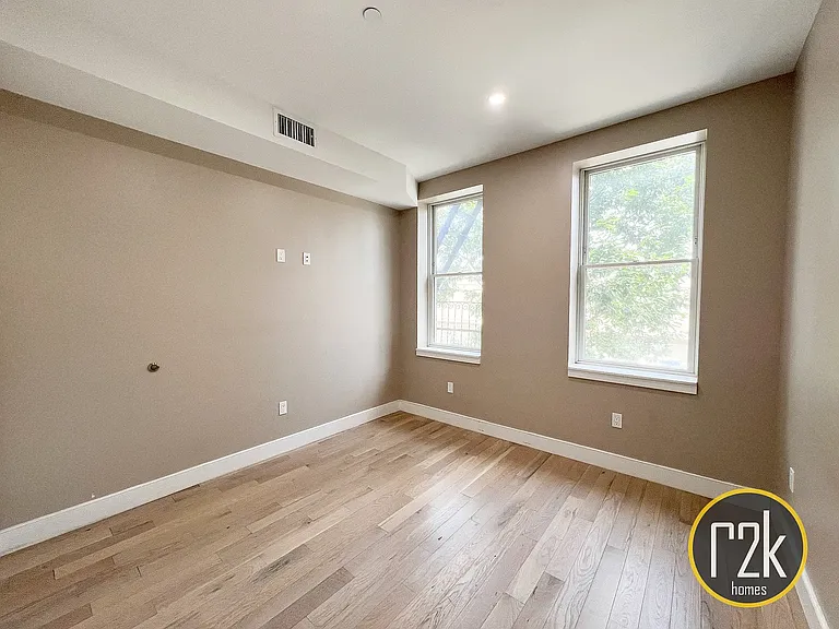 26-14 Hoyt Ave S #2A — Photo 15