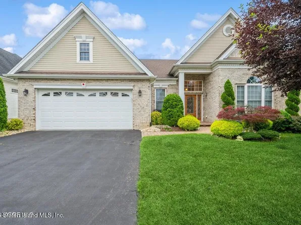 4 Long Cove Dr, Monroe Township, NJ 08831