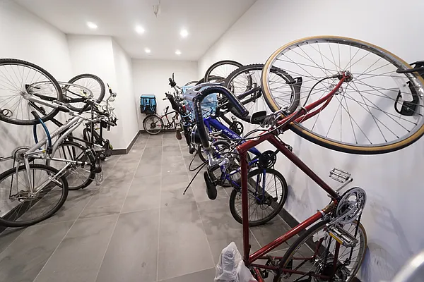 Rented by City Vista Inc | media 51