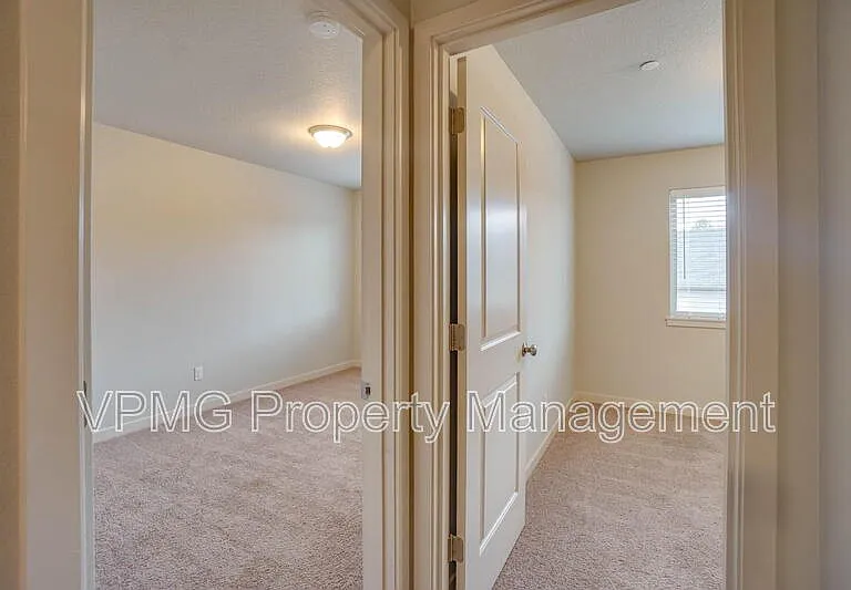 137 N 44th Pl — Photo 23
