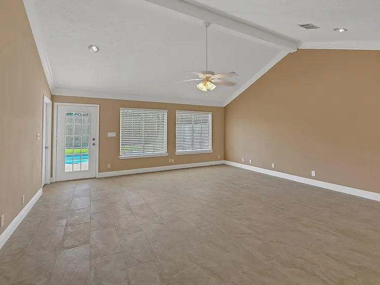 2910 Norwich St — Photo 10