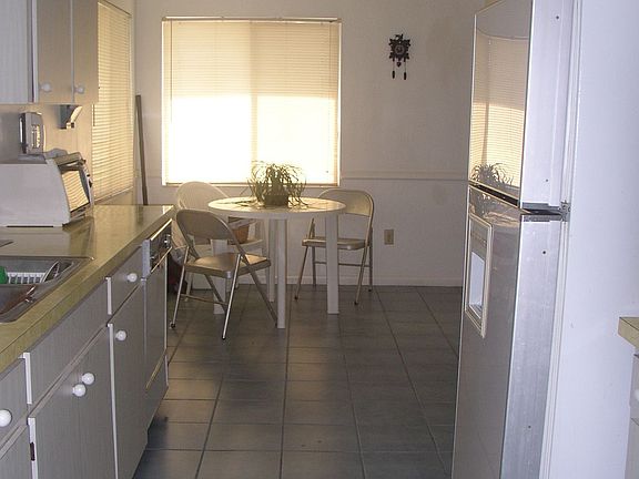 3rd image of 1277 Saxon Blvd