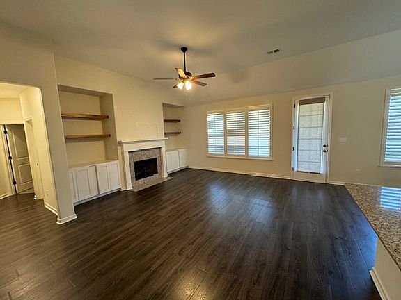 3rd image of 130 Donna Lyn Dr