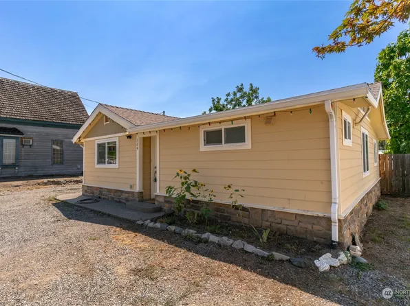 124 E Gibson Avenue, Chelan, WA 98816