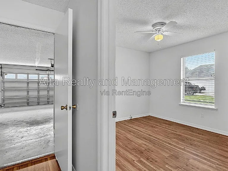 8426 Country Bend Cir W — Photo 25