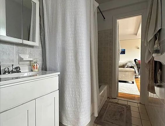 4th image of 455 W 34th St #17FF