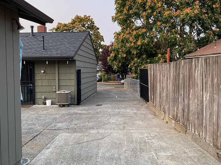 6816 N Rochester St — Photo 26
