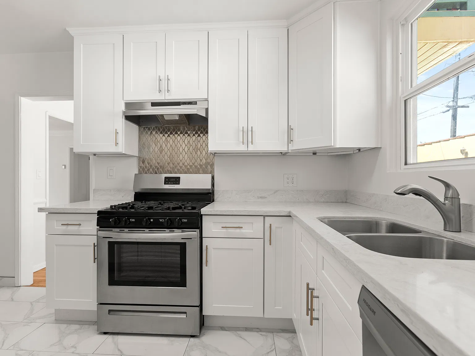2 bed, 1.5 bath, 900 sqft, $3,500 — Photo 1