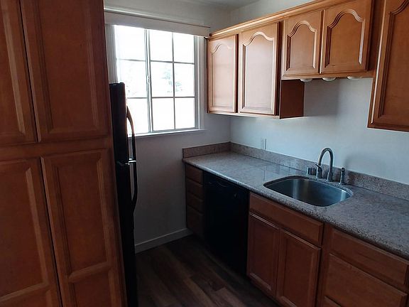 3rd image of 4415 Linden Ave APT 4