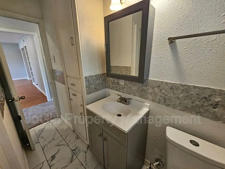 2023 E Illinois Ave — Photo 13