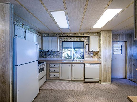 4th image of 2020 Stacey Dr