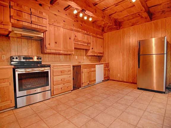 5th image of 215 Edgewood Dr