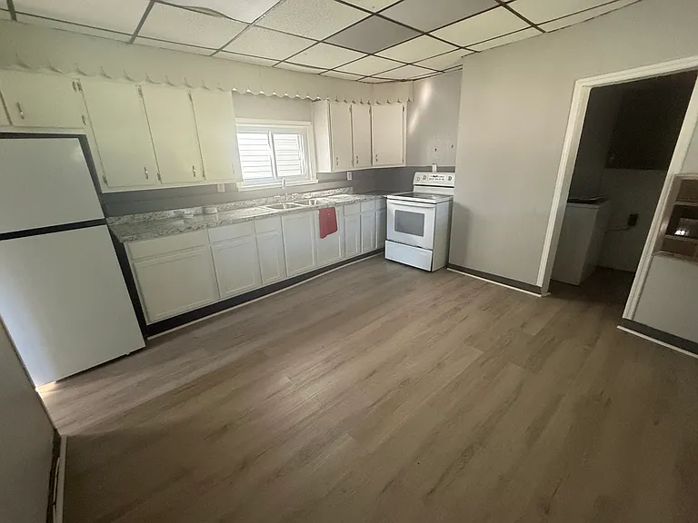 463 Oak St — Photo 2