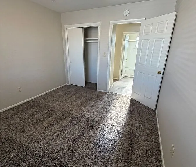 Keri Lyn Apartments — Photo 13