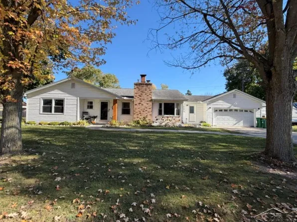 4725 Beverly Ln, Bay City, MI 48706