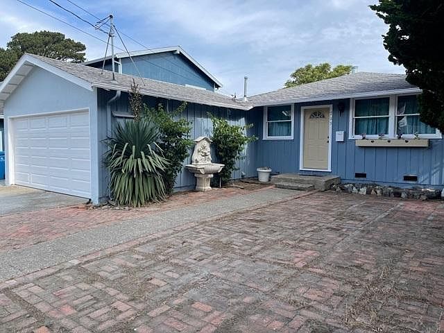 1st image of 723 Montezuma Dr