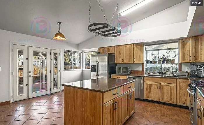 3059 Creekwood Dr — Photo 2