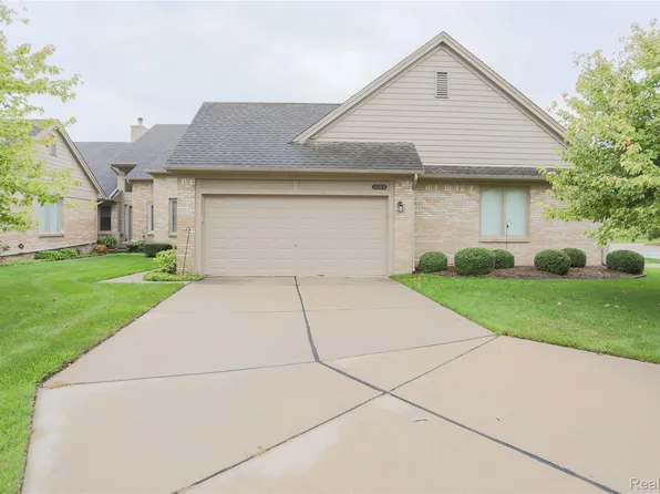 16768 Pearlcreek Ct N, Macomb, MI 48042