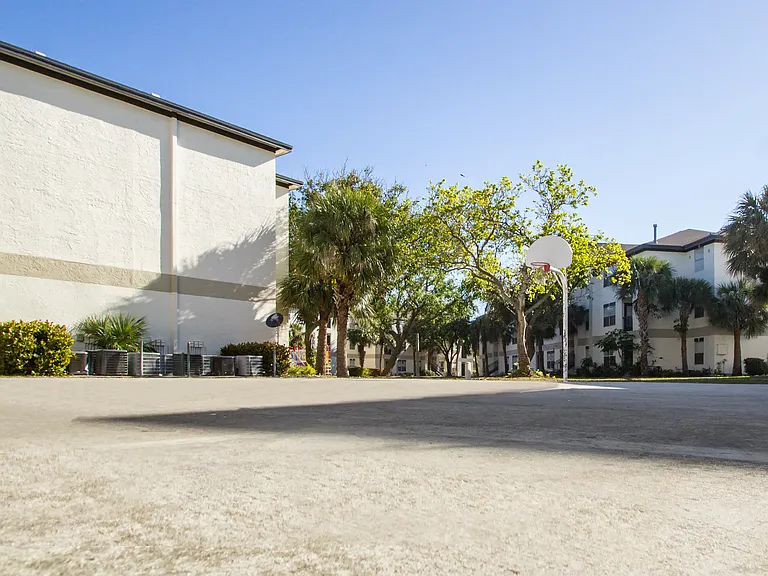 Parkside Residences — Photo 3