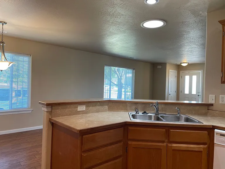 303 S Haskell St — Photo 9