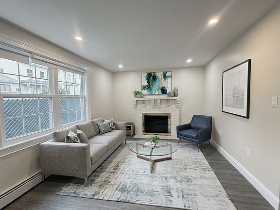 3rd image of 17 Mill Street Pl