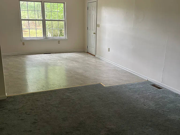 Living/dining room (1st floor)