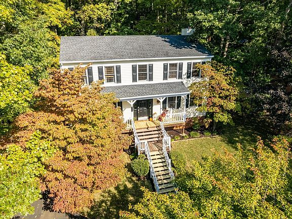 3rd image of 502 Jefferson Woods Dr